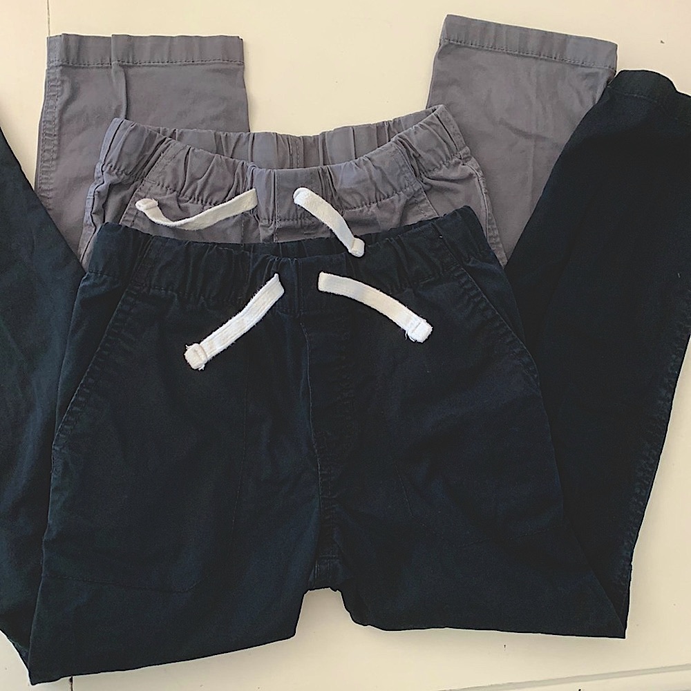 Boys pants size 7 (2 pair) black & gray!